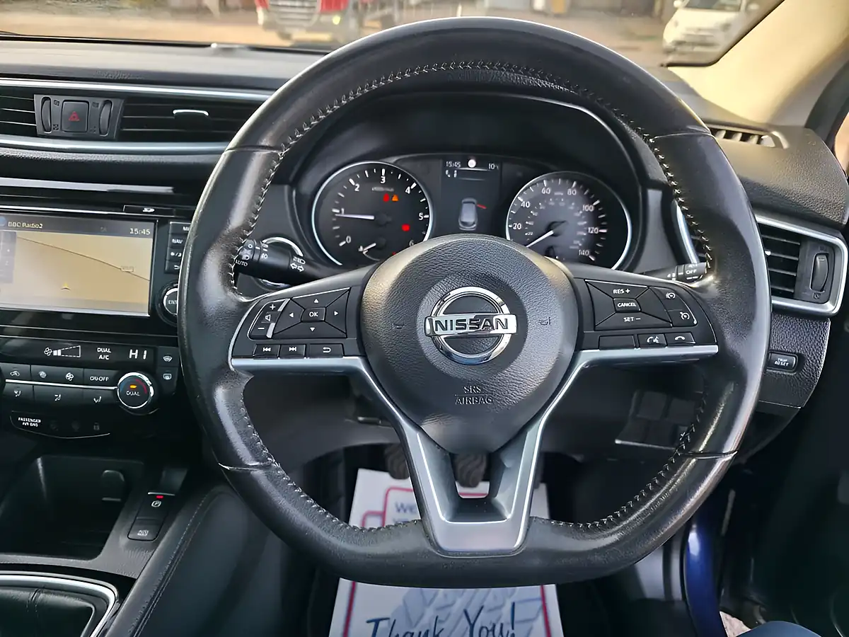 Used 2017 Nissan Qashqai Tekna Blue - Interior and Exterior details 14