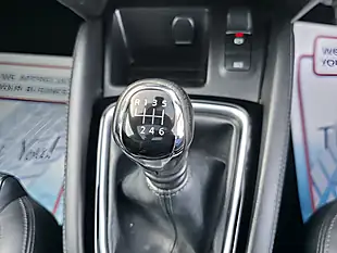 Used 2017 Nissan Qashqai Tekna Blue - Interior and Exterior details 15
