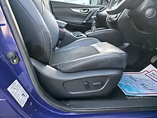 Used 2017 Nissan Qashqai Tekna Blue - Interior and Exterior details 16