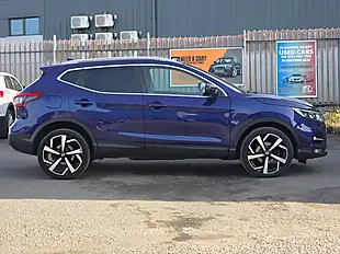 Used 2017 Nissan Qashqai Tekna Blue - Interior and Exterior details 5