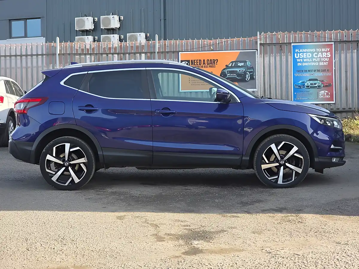 Used 2017 Nissan Qashqai Tekna Blue - Interior and Exterior details 5