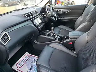 Used 2017 Nissan Qashqai Tekna Blue - Interior and Exterior details 6
