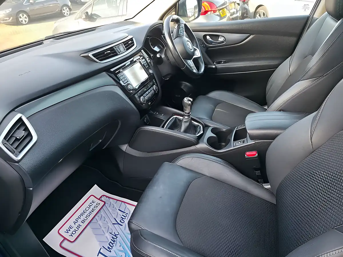 Used 2017 Nissan Qashqai Tekna Blue - Interior and Exterior details 6
