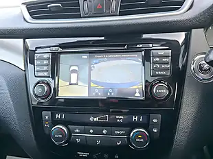 Used 2017 Nissan Qashqai Tekna Blue - Interior and Exterior details 8