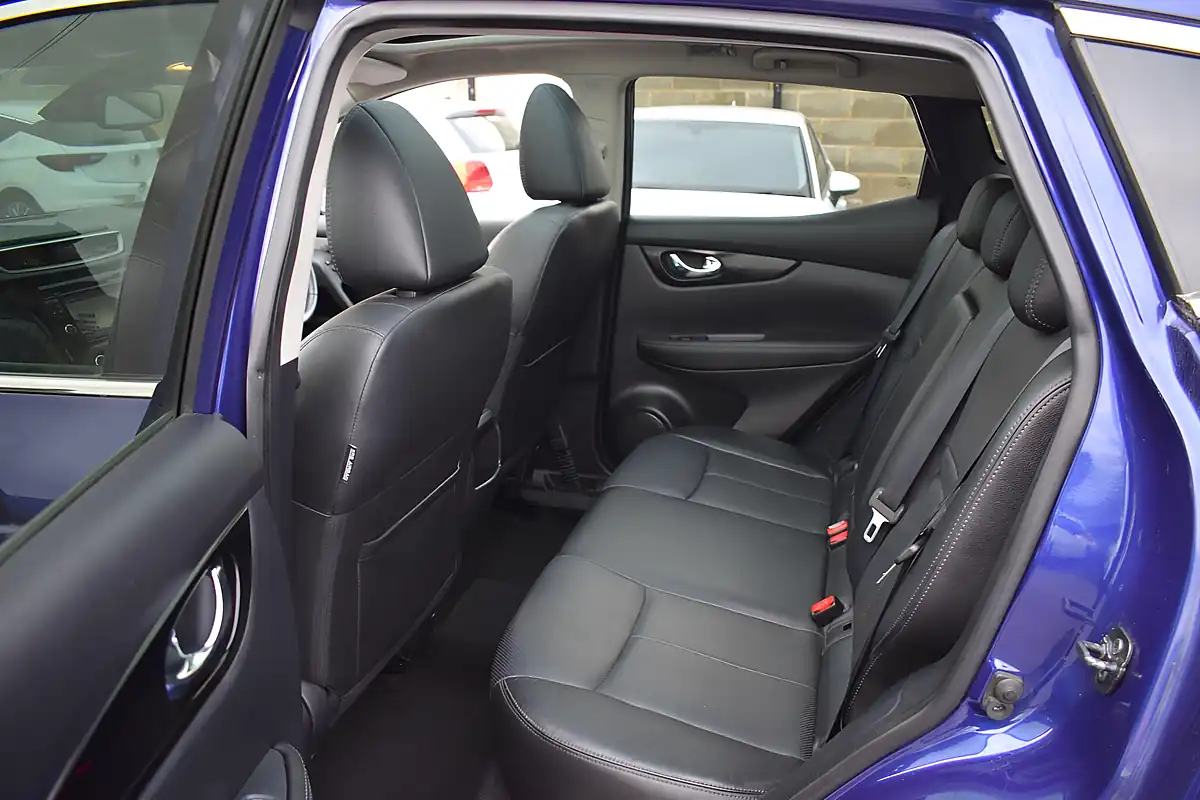 Used 2017 Nissan Qashqai Tekna Blue - Interior and Exterior details 12