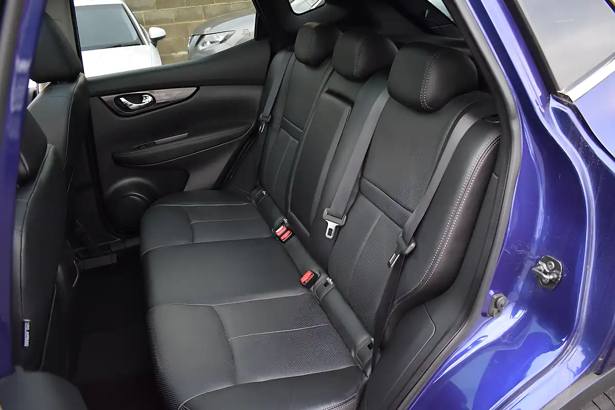 Used 2017 Nissan Qashqai Tekna Blue - Interior and Exterior details 13