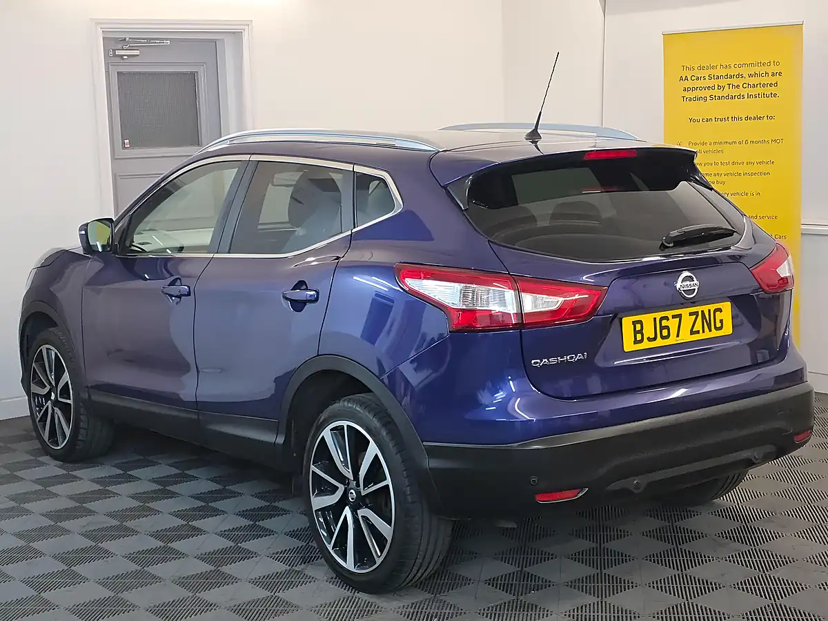 Used 2017 Nissan Qashqai Tekna Blue - Interior and Exterior details 4