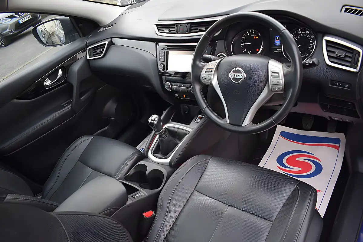 Used 2017 Nissan Qashqai Tekna Blue - Interior and Exterior details 7
