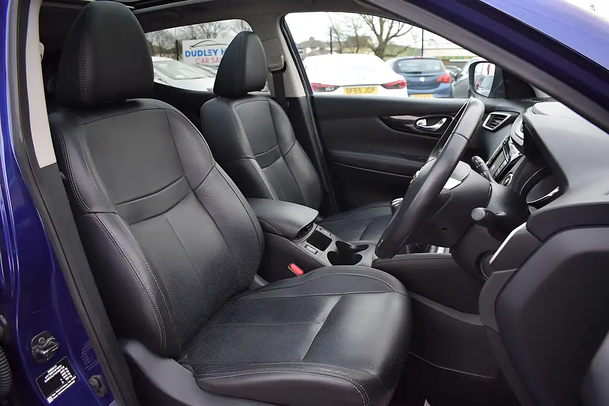 Used 2017 Nissan Qashqai Tekna Blue - Interior and Exterior details 8