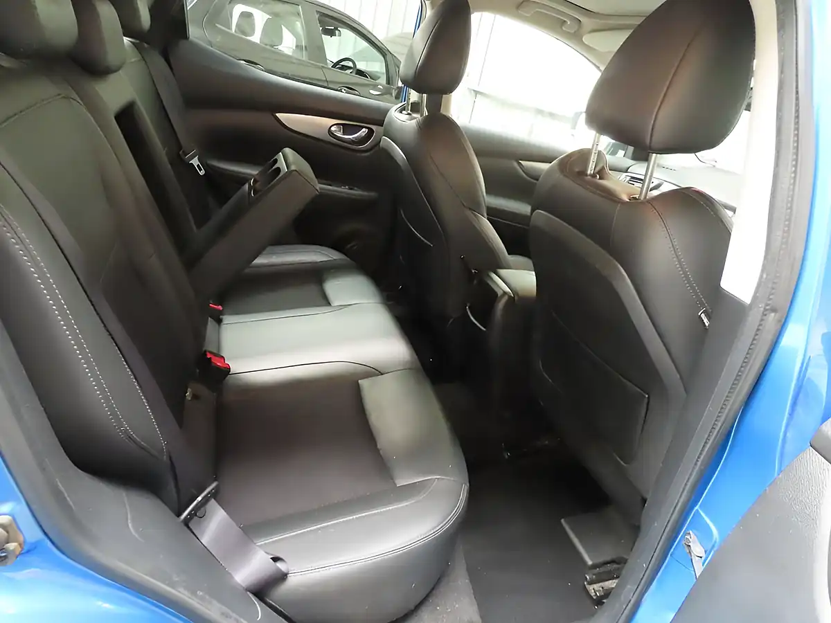Used 2017 Nissan Qashqai Tekna Blue - Interior and Exterior details 3