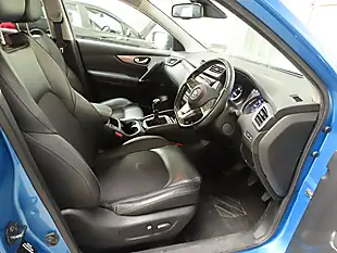 Used 2017 Nissan Qashqai Tekna Blue - Interior and Exterior details 4
