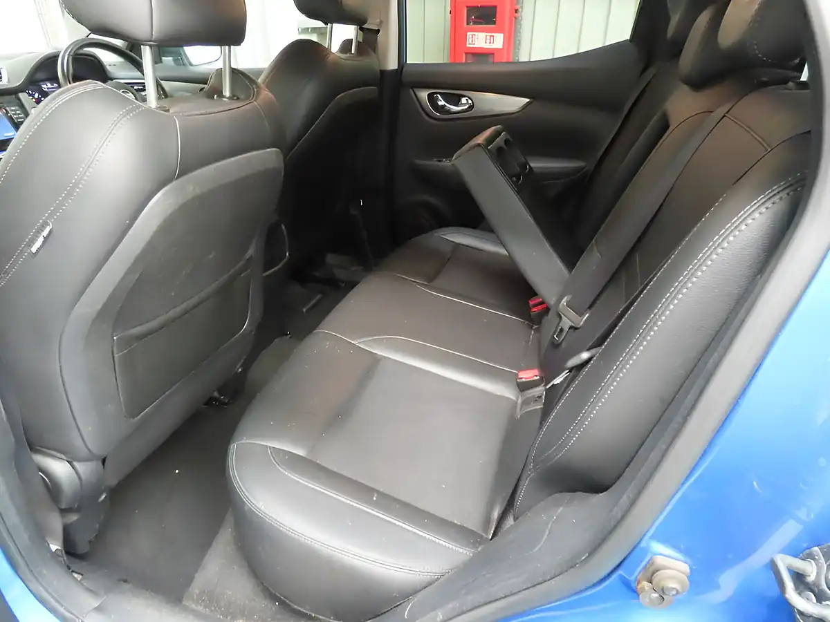 Used 2017 Nissan Qashqai Tekna Blue - Interior and Exterior details 6