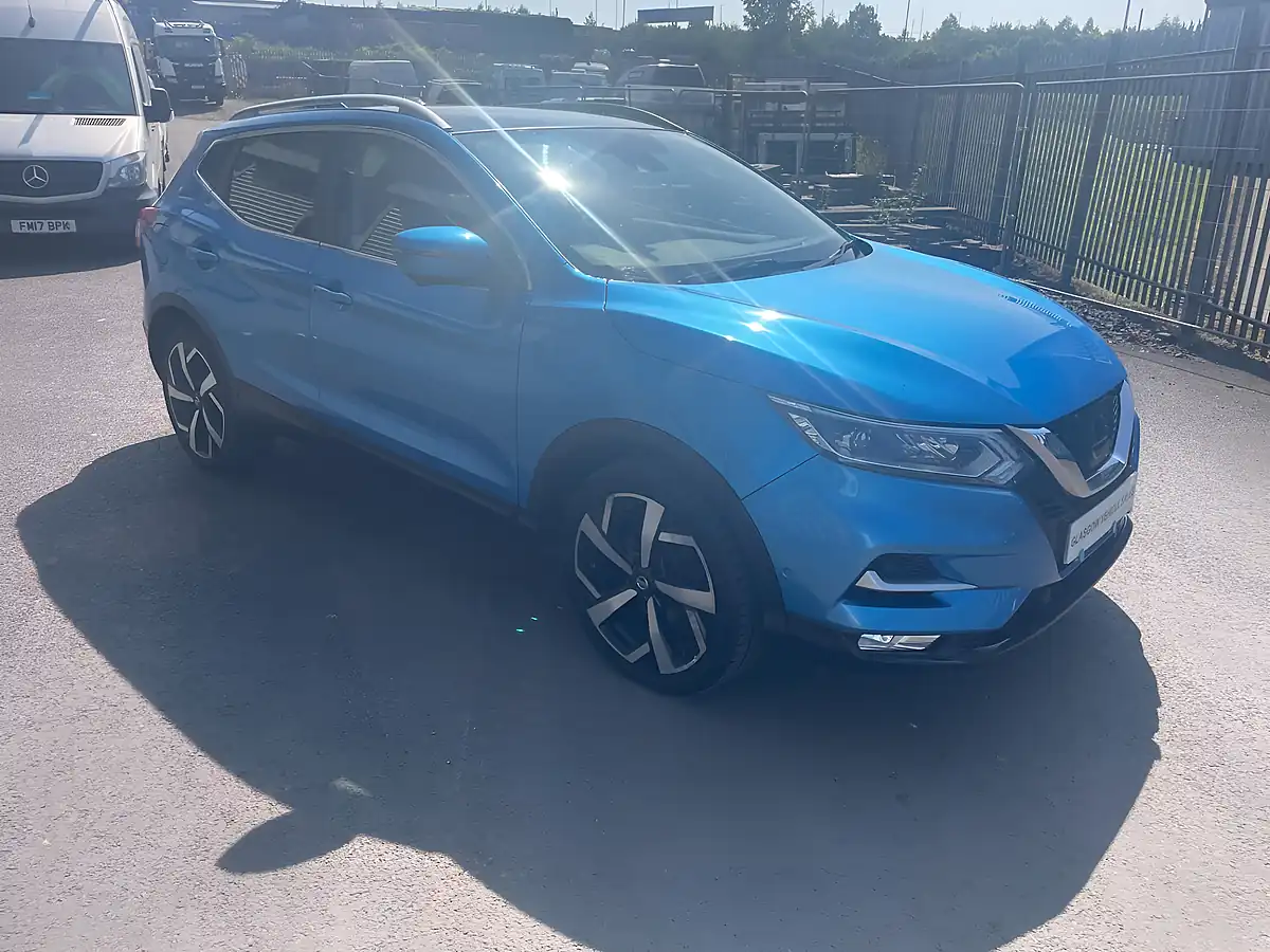 Used 2017 Nissan Qashqai Tekna Blue - Front View