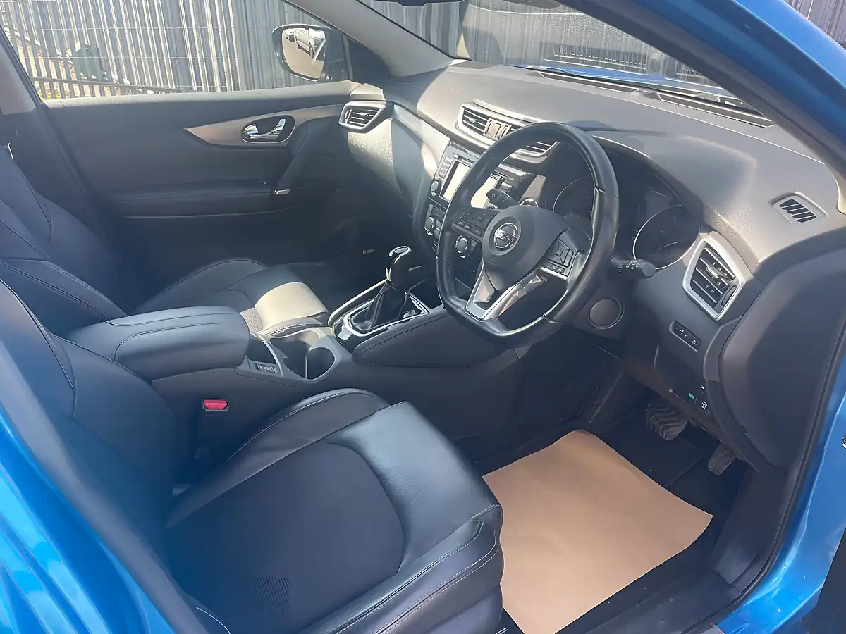 Used 2017 Nissan Qashqai Tekna Blue - Interior and Exterior details 10