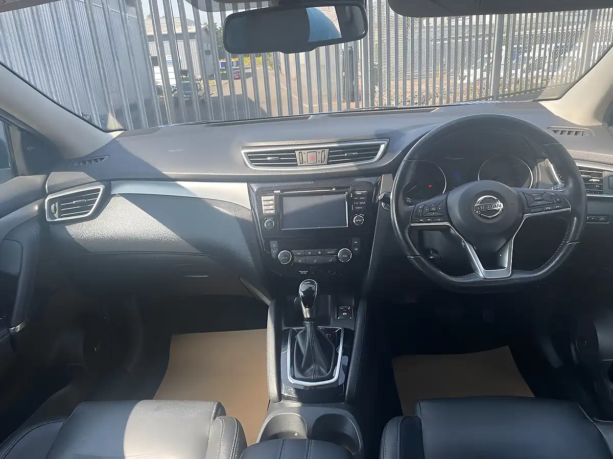 Used 2017 Nissan Qashqai Tekna Blue - Interior and Exterior details 12