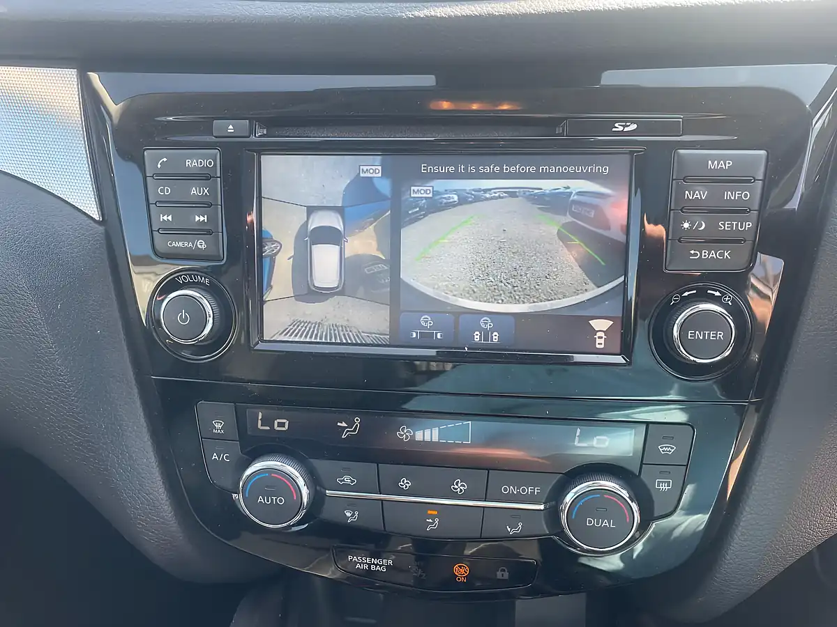 Used 2017 Nissan Qashqai Tekna Blue - Interior and Exterior details 19