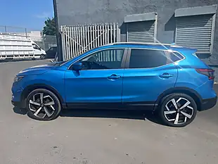 Used 2017 Nissan Qashqai Tekna Blue - Interior and Exterior details 6