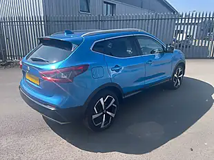 Used 2017 Nissan Qashqai Tekna Blue - Interior and Exterior details 7