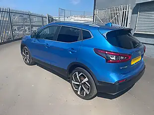 Used 2017 Nissan Qashqai Tekna Blue - Interior and Exterior details 9