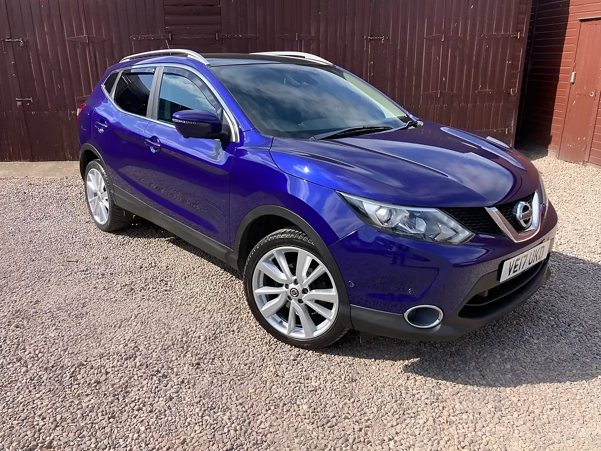 Used 2017 Nissan Qashqai Tekna Blue - Front View