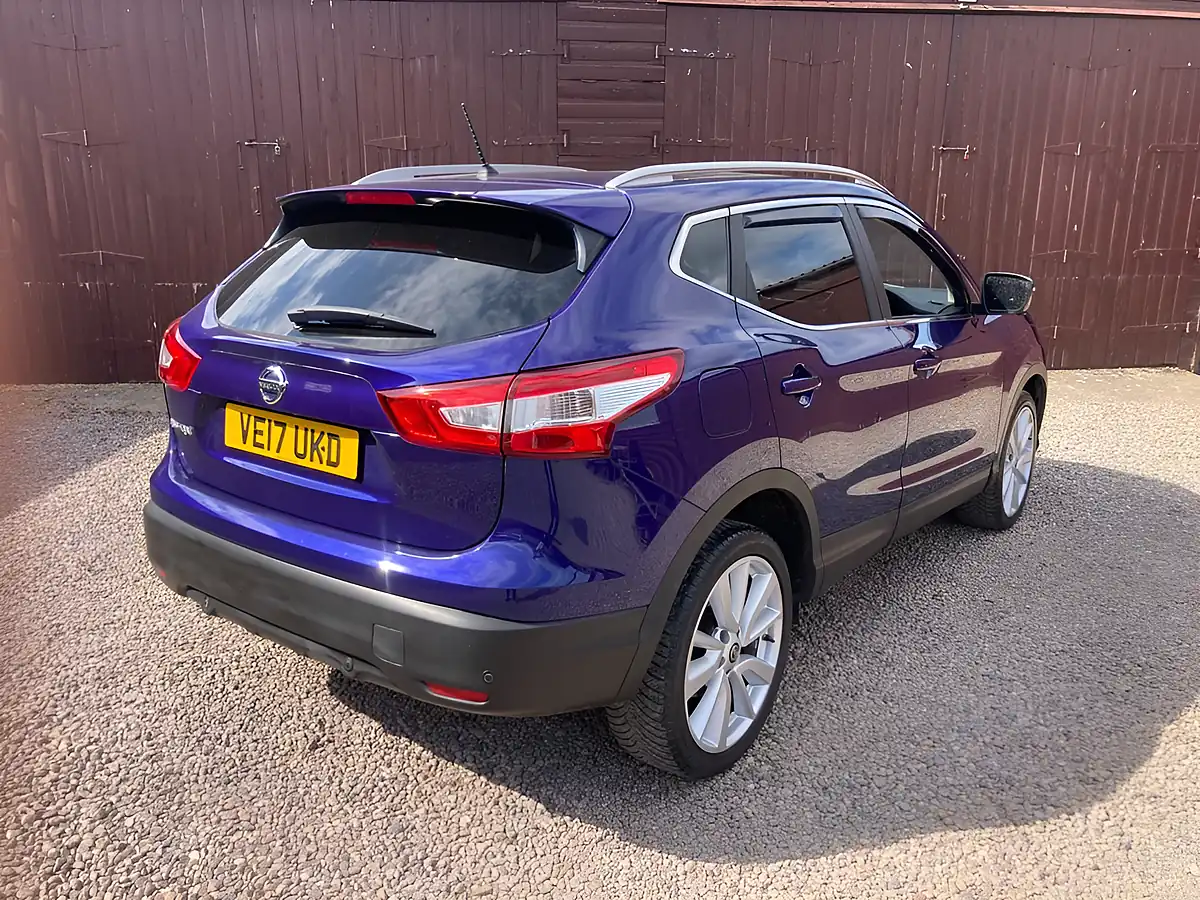 Used 2017 Nissan Qashqai Tekna Blue - Interior and Exterior details 3