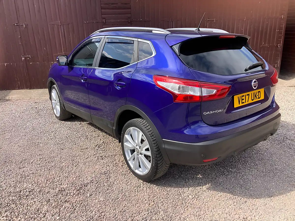 Used 2017 Nissan Qashqai Tekna Blue - Interior and Exterior details 4