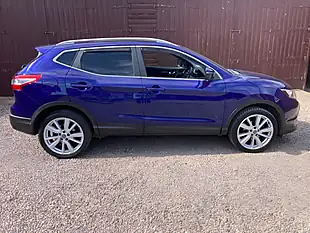 Used 2017 Nissan Qashqai Tekna Blue - Interior and Exterior details 5