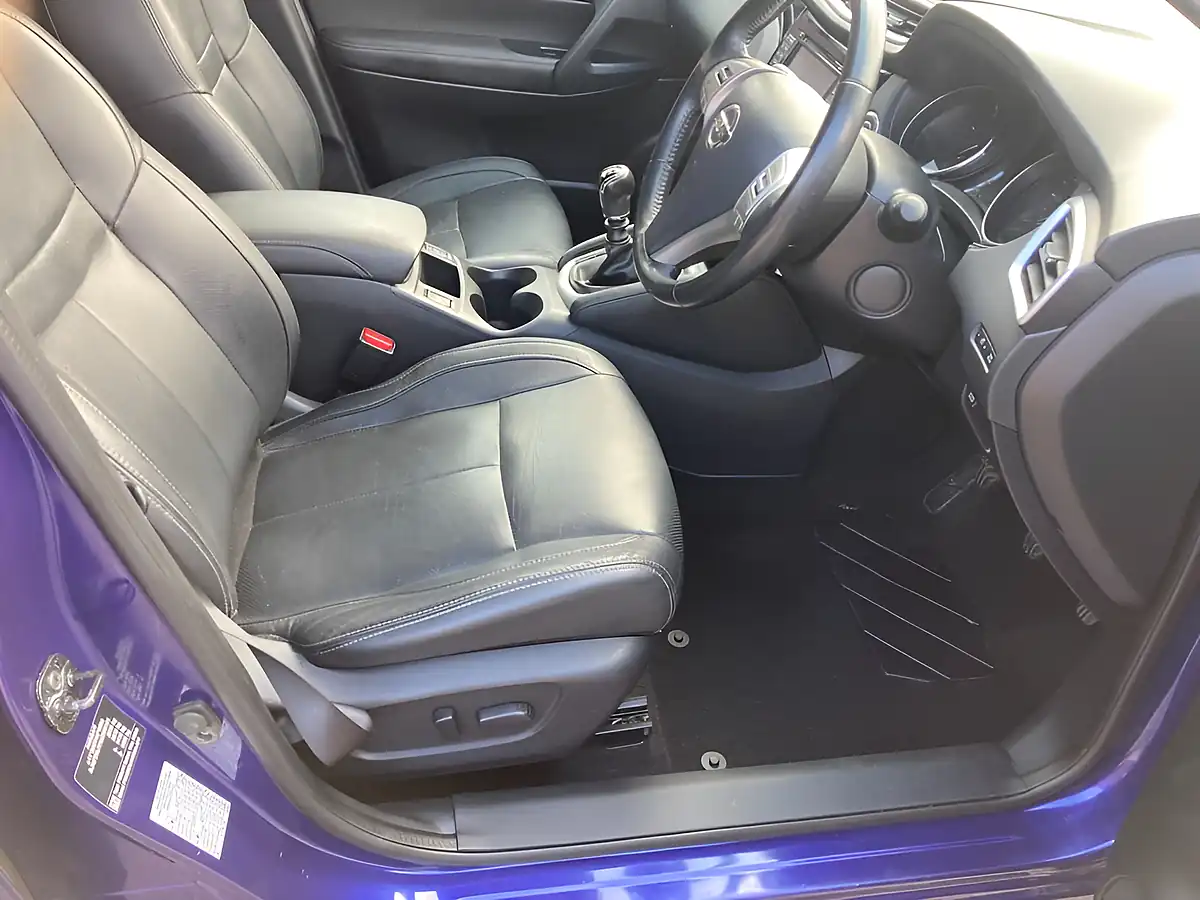 Used 2017 Nissan Qashqai Tekna Blue - Interior and Exterior details 6