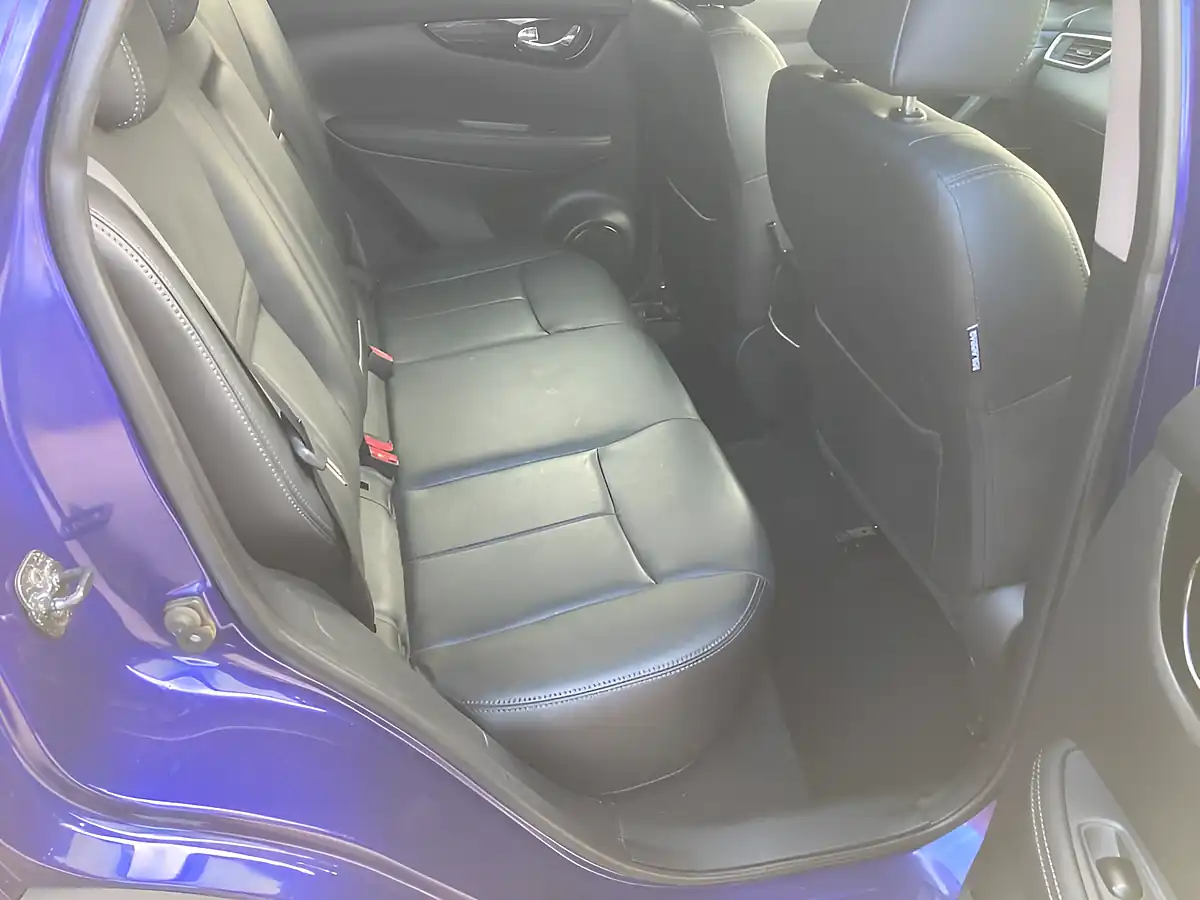 Used 2017 Nissan Qashqai Tekna Blue - Interior and Exterior details 7