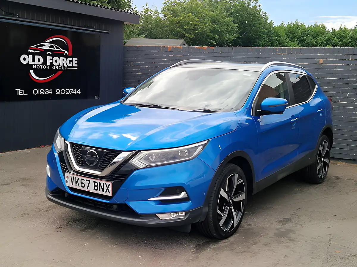 Used 2017 Nissan Qashqai Tekna Blue - Front View
