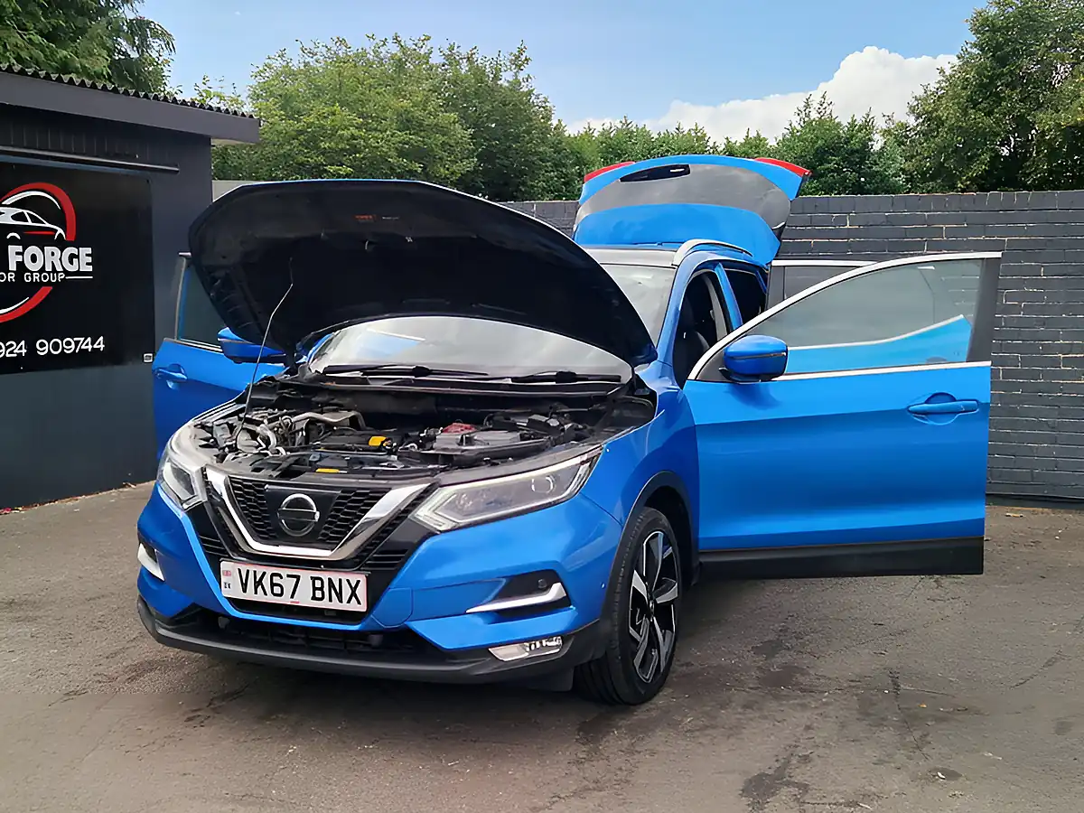 Used 2017 Nissan Qashqai Tekna Blue - Interior and Exterior details 10