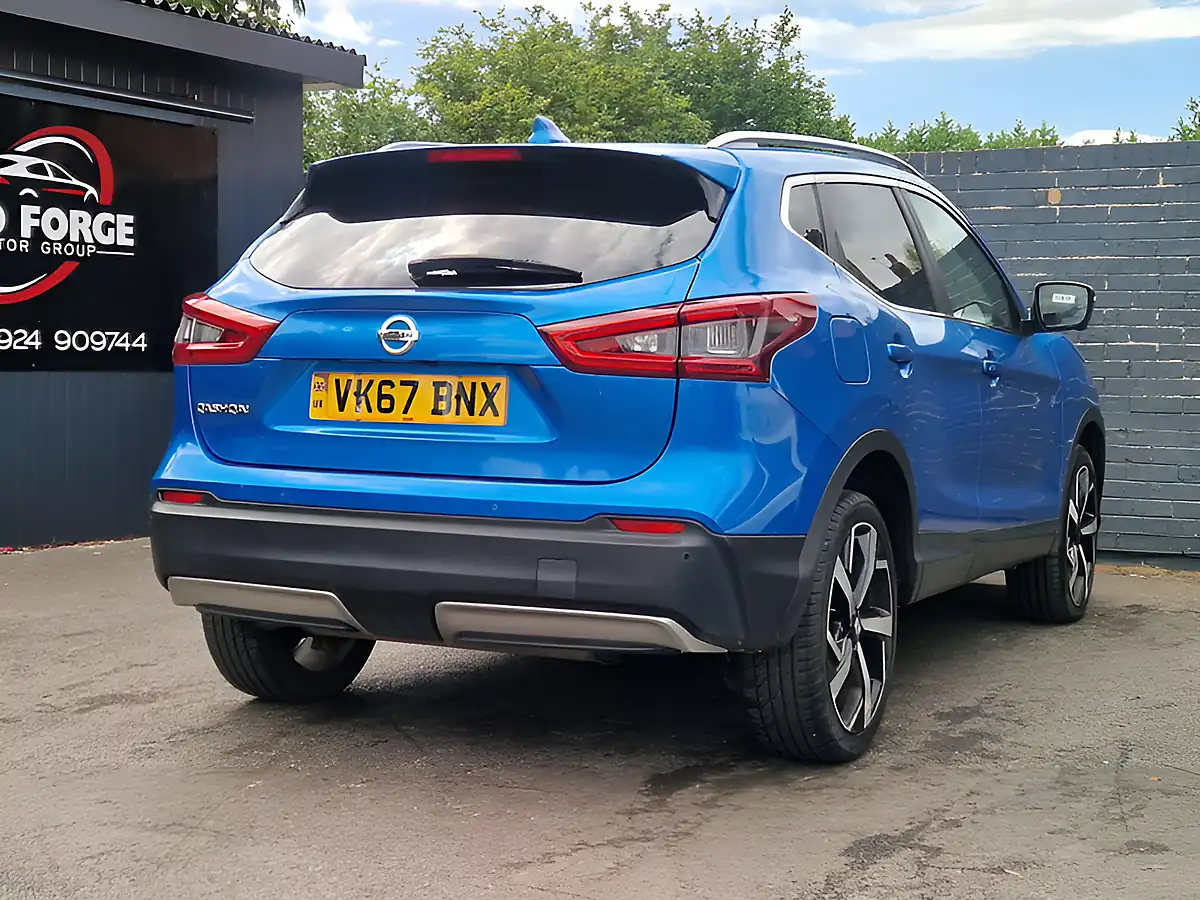 Used 2017 Nissan Qashqai Tekna Blue - Interior and Exterior details 13
