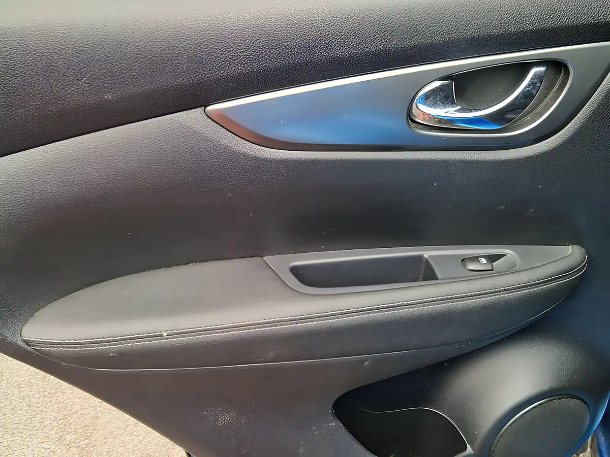 Used 2017 Nissan Qashqai Tekna Blue - Interior and Exterior details 17