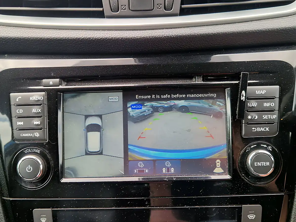 Used 2017 Nissan Qashqai Tekna Blue - Interior and Exterior details 20