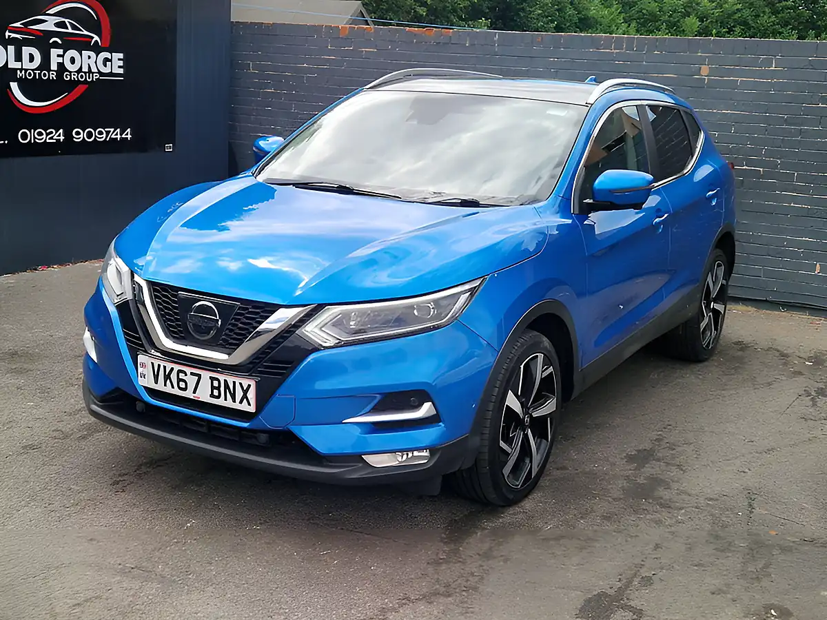 Used 2017 Nissan Qashqai Tekna Blue - Interior and Exterior details 5