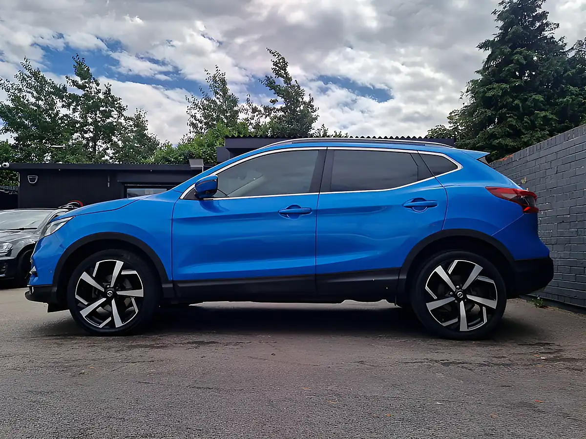 Used 2017 Nissan Qashqai Tekna Blue - Interior and Exterior details 6