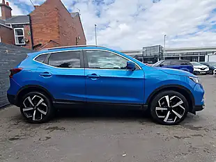 Used 2017 Nissan Qashqai Tekna Blue - Interior and Exterior details 7