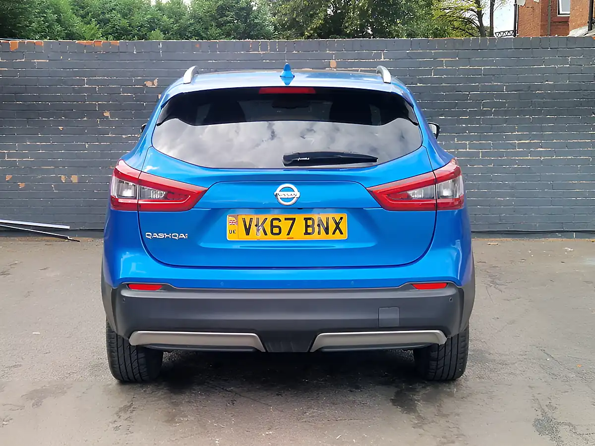 Used 2017 Nissan Qashqai Tekna Blue - Interior and Exterior details 9