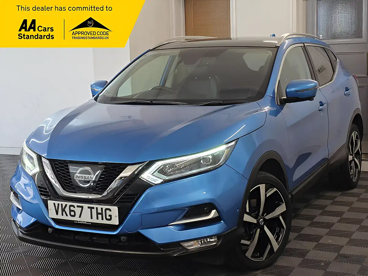 Used 2017 Nissan Qashqai Tekna Blue - Front View