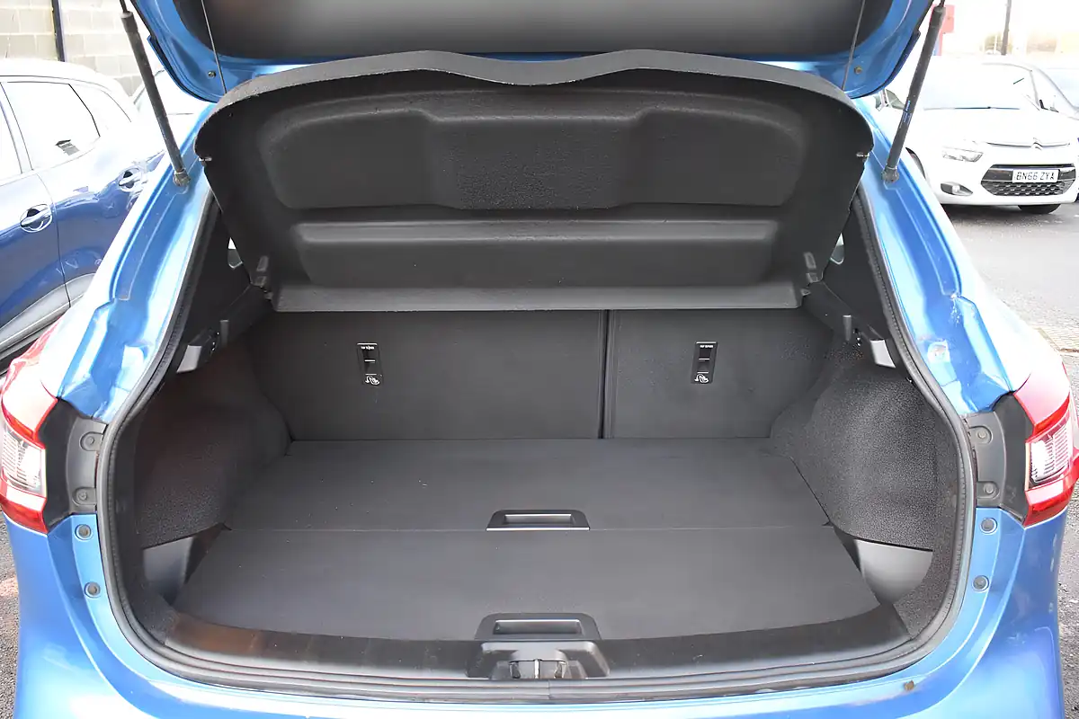 Used 2017 Nissan Qashqai Tekna Blue - Interior and Exterior details 10