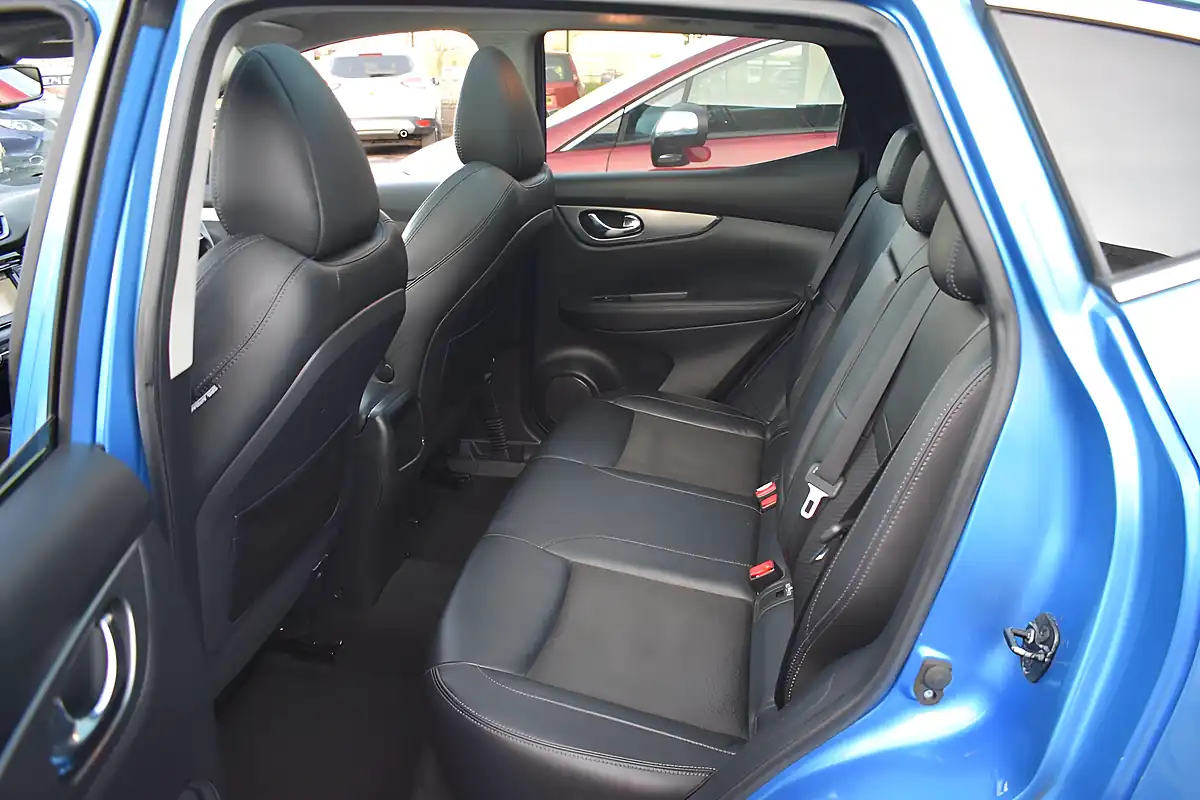 Used 2017 Nissan Qashqai Tekna Blue - Interior and Exterior details 11