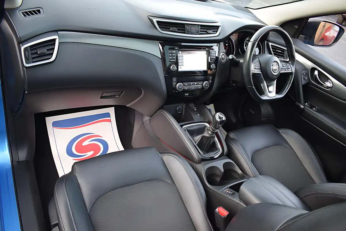 Used 2017 Nissan Qashqai Tekna Blue - Interior and Exterior details 12