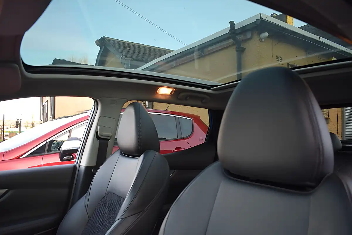 Used 2017 Nissan Qashqai Tekna Blue - Interior and Exterior details 13