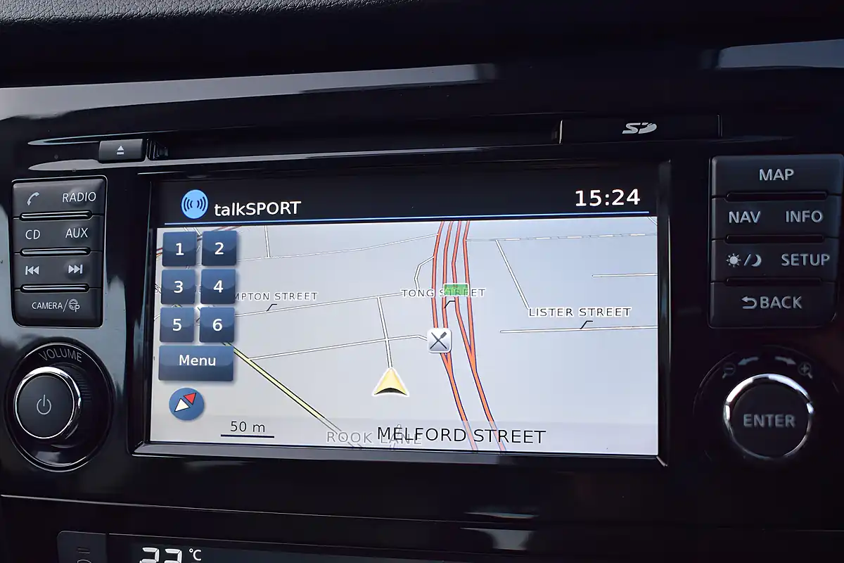 Used 2017 Nissan Qashqai Tekna Blue - Interior and Exterior details 14