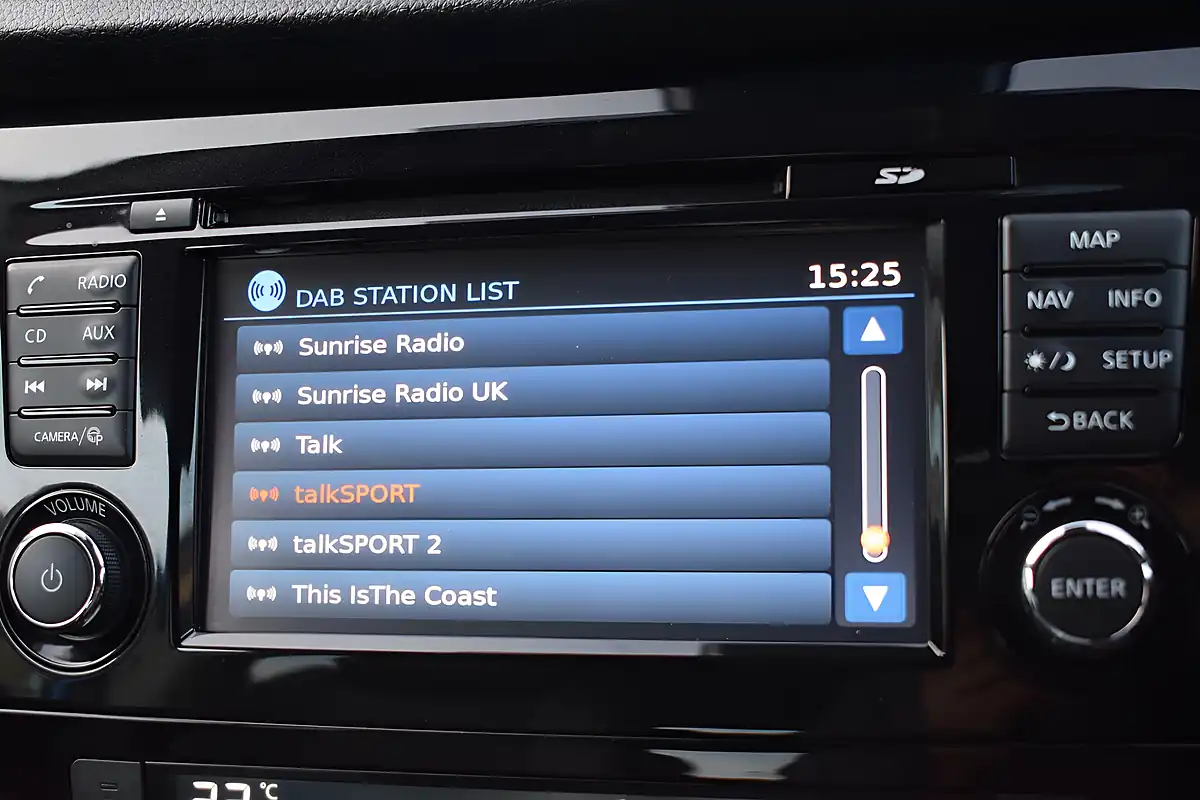 Used 2017 Nissan Qashqai Tekna Blue - Interior and Exterior details 15