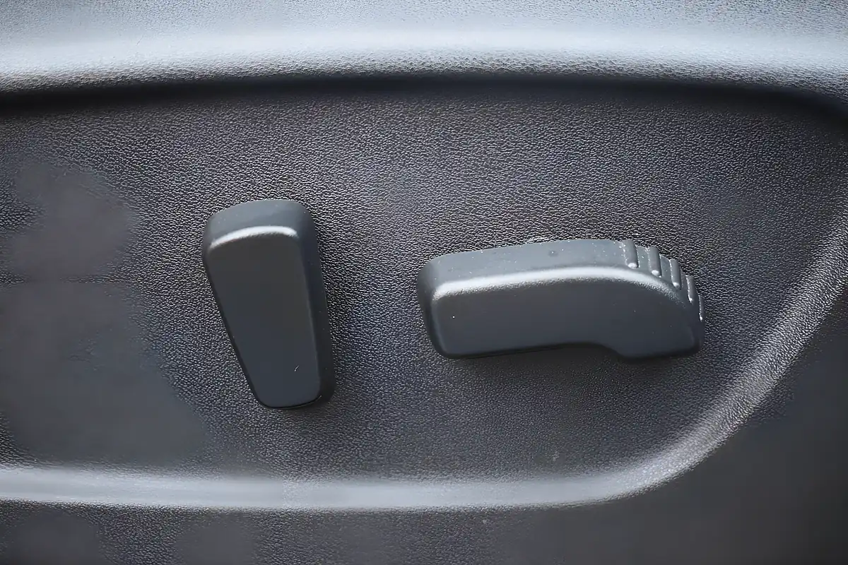 Used 2017 Nissan Qashqai Tekna Blue - Interior and Exterior details 17