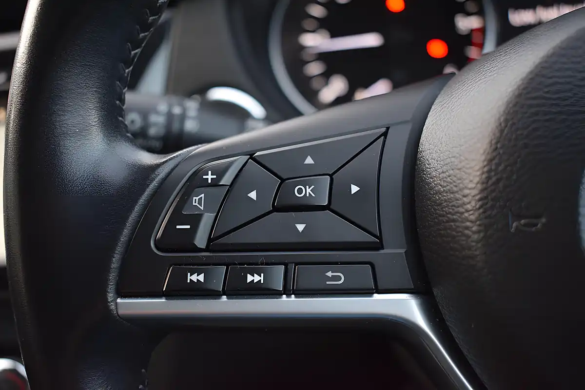 Used 2017 Nissan Qashqai Tekna Blue - Interior and Exterior details 18
