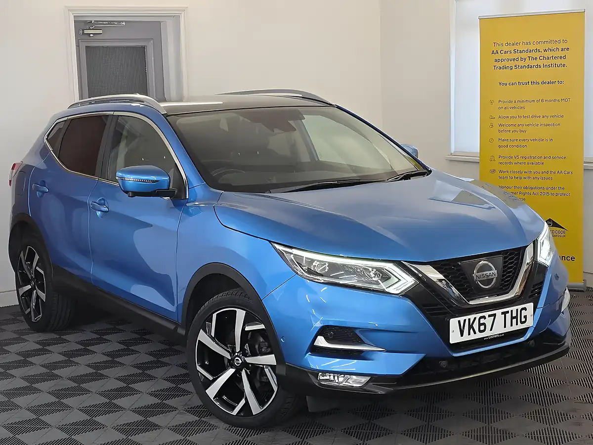 Used 2017 Nissan Qashqai Tekna Blue - Interior and Exterior details 3