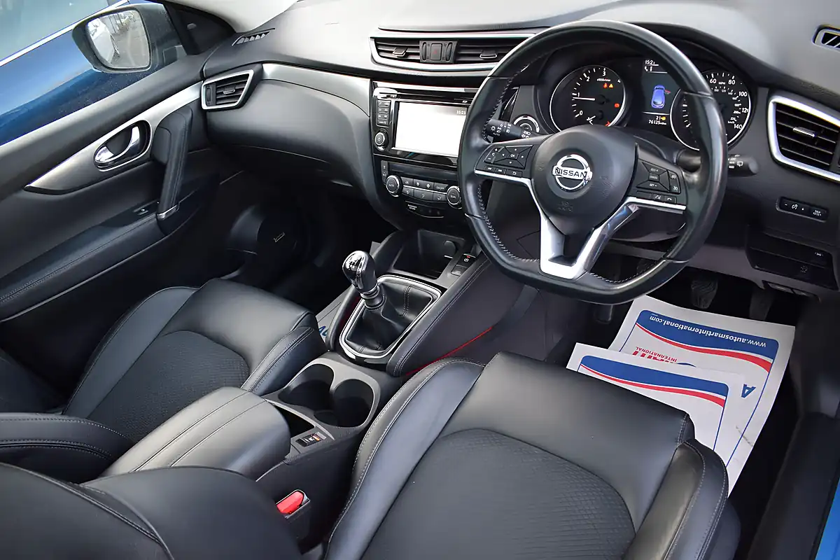 Used 2017 Nissan Qashqai Tekna Blue - Interior and Exterior details 7