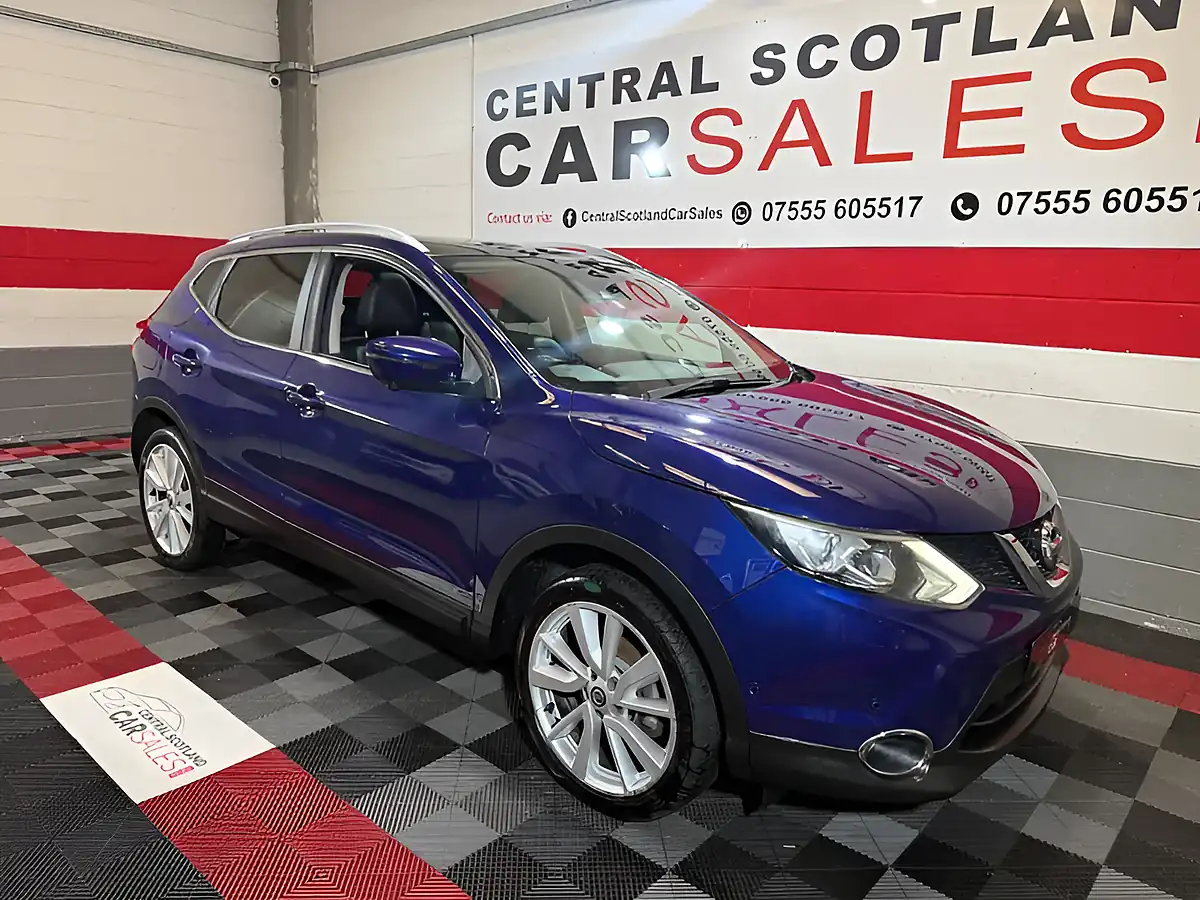 Used 2017 Nissan Qashqai Tekna Blue - Front View